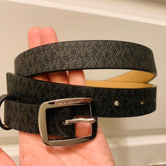 Michael Kors Logo Belt - Picture 6 of 8